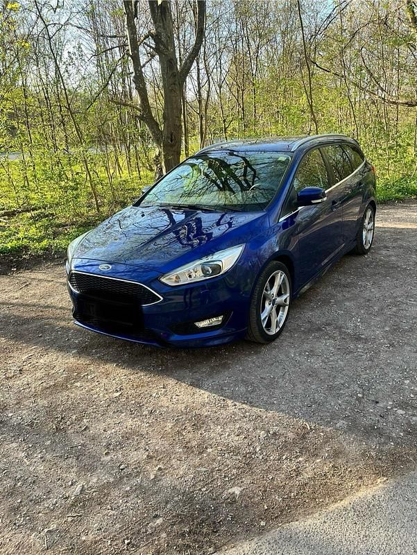Blau Gebraucht 2015 Ford Focus Kombi | 8.000 € - Bild 1/4