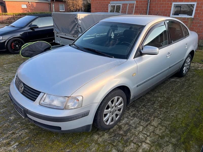 Gebraucht VW Passat 101 PS (74 kW) 1998 Grau Limousine
