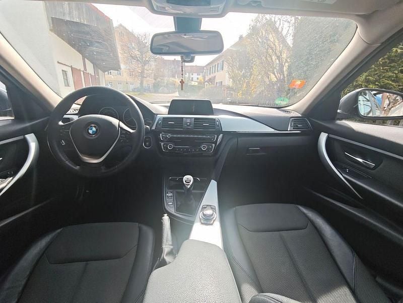 Gebraucht BMW 318 150 PS (110 kW) 2016 Blau Limousine