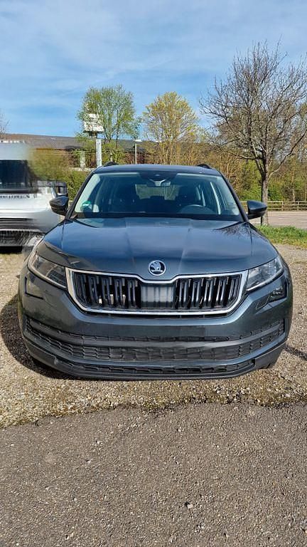Grau Gebraucht 2020 Skoda Kodiaq Drive SUV | 32.000 € (Fairer Preis) - Bild 1/4