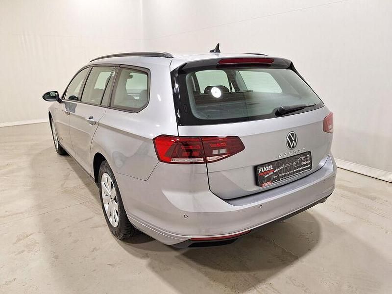 Gebraucht VW Passat Conceptline 150 PS (110 kW) 2022 Pyritsilber metallic Kombi