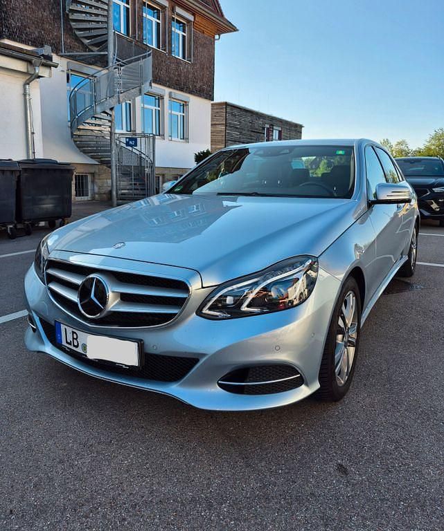 Silber Gebraucht 2013 Mercedes E250 Avantgarde Limousine | 21.000 € (Fairer Preis) - Bild 1/4