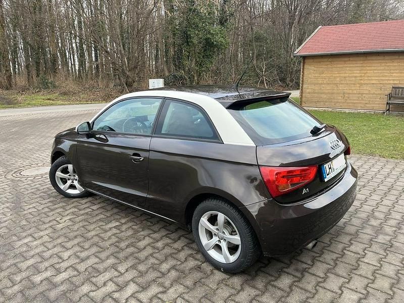 Gebraucht Audi A1 Attraction 86 PS (63 kW) 2011 Braun Kleinwagen