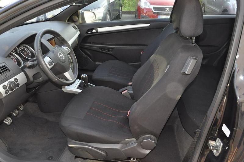 Gebraucht Opel Astra GTC Sport 179 PS (131 kW) 2010 Schwarz Limousine