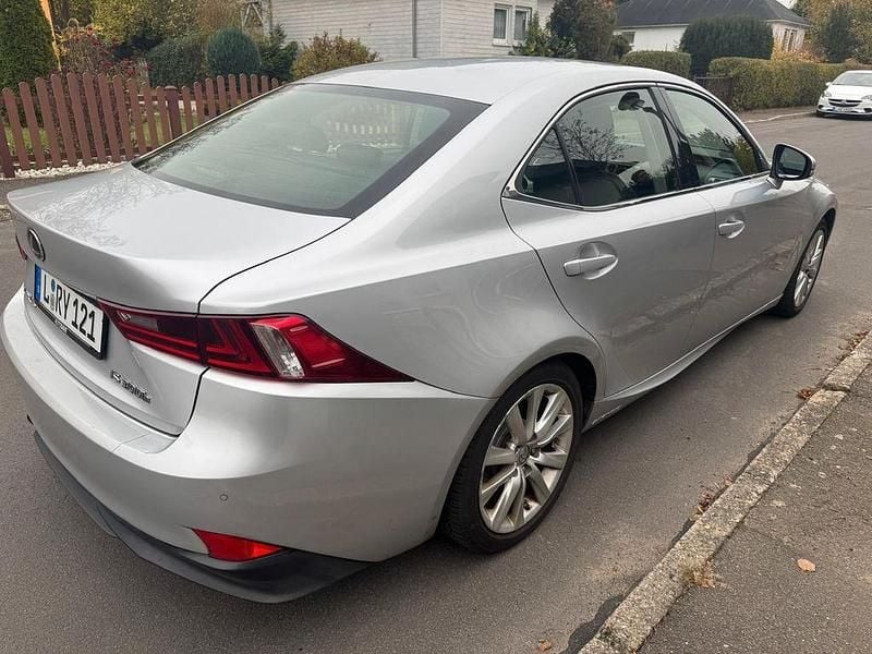 Gebraucht Lexus IS300h 234 PS (172 kW) 2015 Silber Limousine