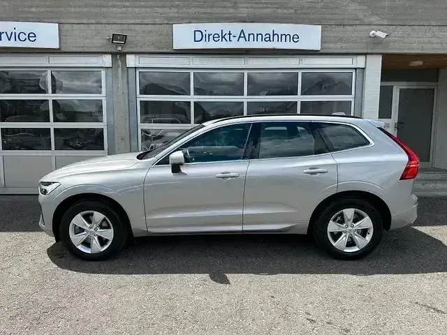 Gebraucht Volvo XC60 Core 197 PS (144 kW) 2023 Silver dawn (metallic) SUV