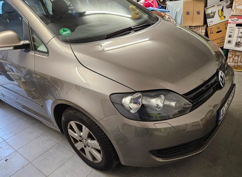 Silber Gebraucht 2011 VW Golf Plus Trendline Van / Kleinbus | 10.299 € (Teuer) - Bild 1/4
