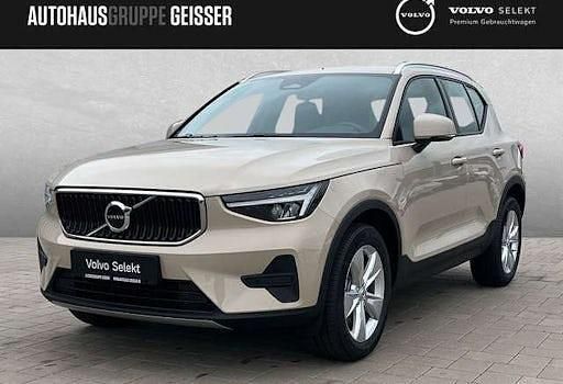 Neu Volvo XC40 Core 163 PS (119 kW) 2025 Braun SUV