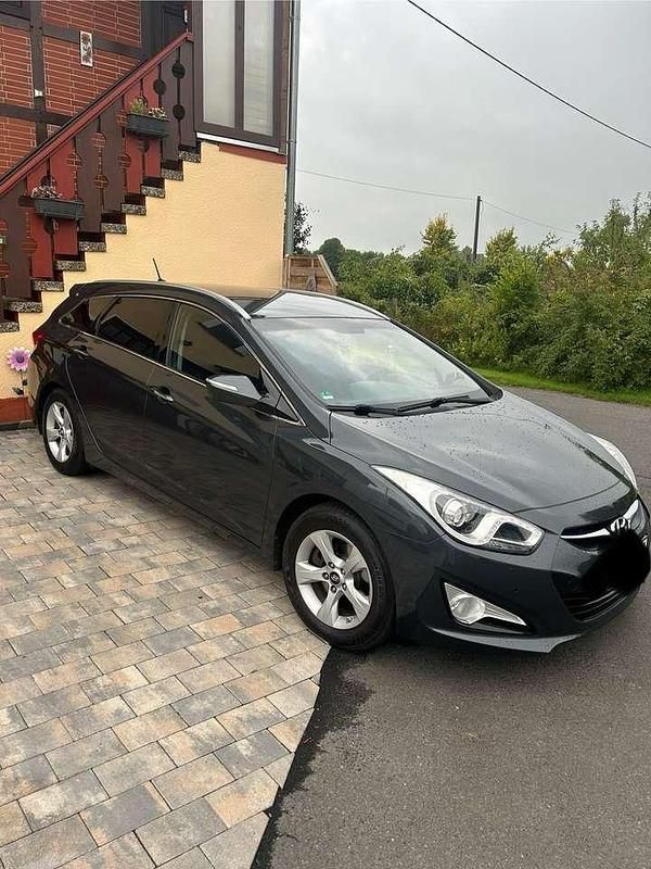 Andere farben Gebraucht 2014 Hyundai i40 Comfort Kombi | 7.900 € (Fairer Preis) - Bild 1/4