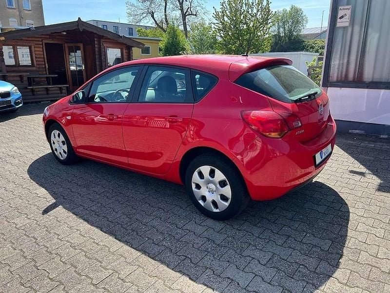 Usata Opel Astra 87 CV (63 kW) 2012 Rosso Berlina