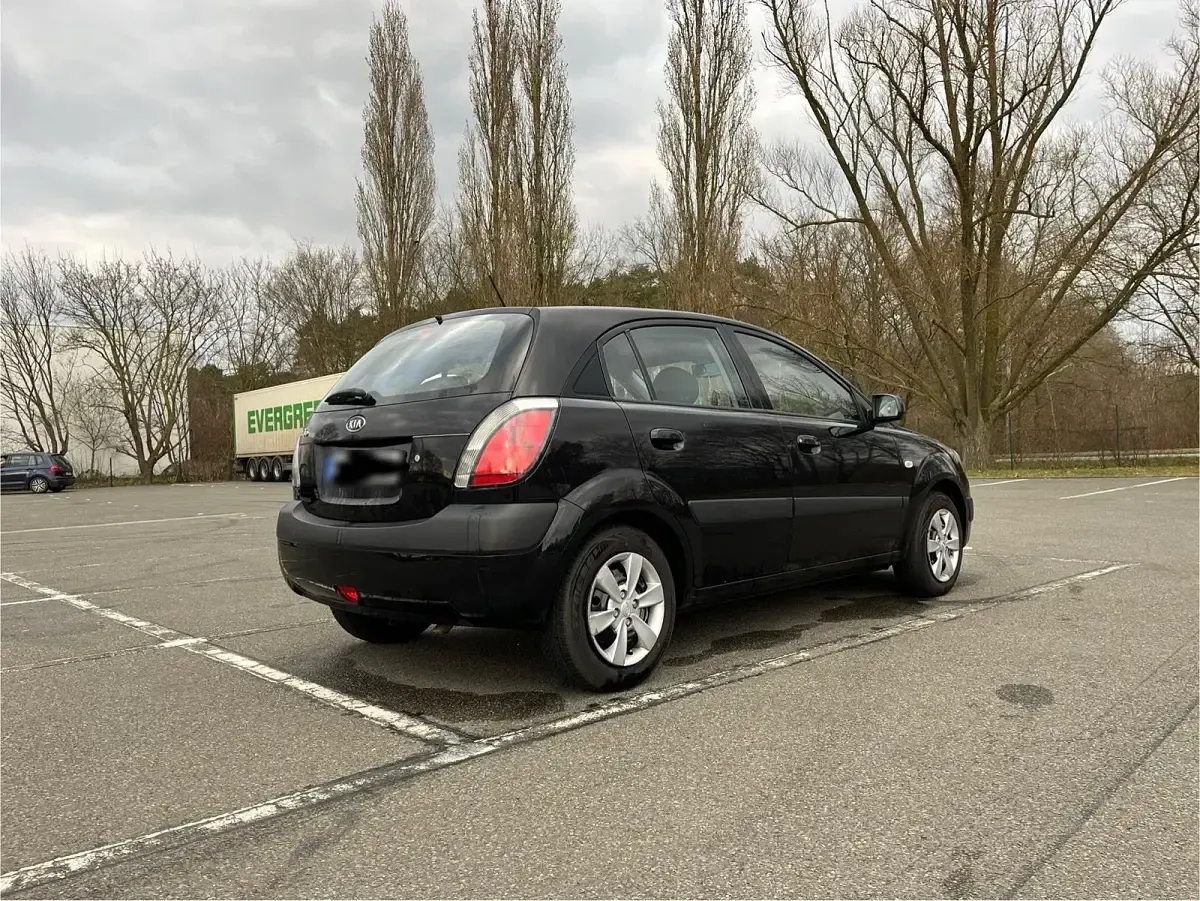 Gebraucht Kia Rio 99 PS (72 kW) 2009 Schwarz Kleinwagen
