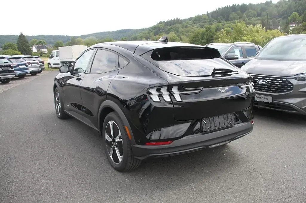 Neu Ford Mustang Mach-E Basis 197 kW (268 PS) 2025 Schwarz SUV