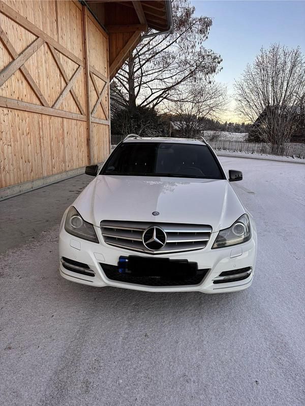 Weiß Gebraucht 2012 Mercedes C350 Kombi | 9.600 € (Fairer Preis) - Bild 1/4