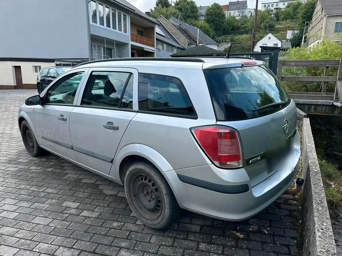 Używany Opel Astra 2005 Szary Kombi