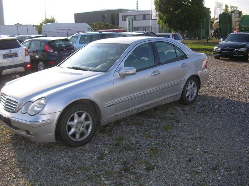 Silber Gebraucht 2002 Mercedes C200 Elegance Limousine | 1.250 € (Superpreis) - Bild 1/4