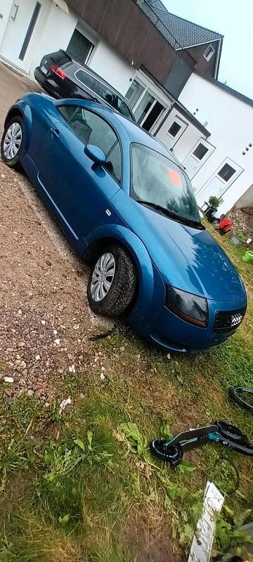 Blau Gebraucht 1999 Audi TT Kleinwagen | 1.699 € - Bild 1/4