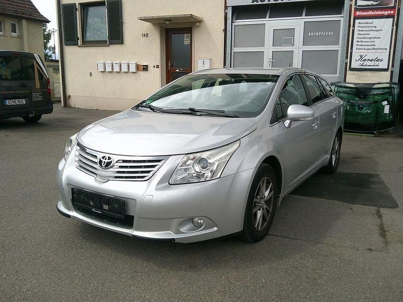 Silber Gebraucht 2011 Toyota Avensis Edition Kombi | 5.980 € (Fairer Preis) - Bild 1/4