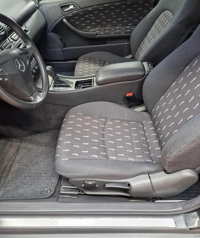 Gebraucht Mercedes C180 143 PS (105 kW) 2002 Schwarz Coupé