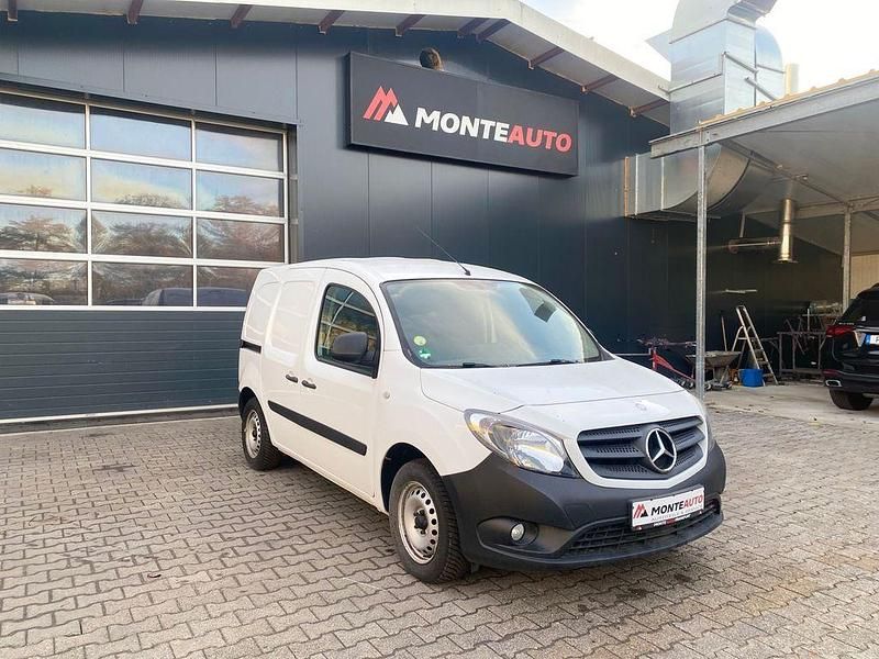 Weiß Gebraucht 2018 Mercedes Citan 108 Van / Kleinbus | 5.900 € (Guter Preis) - Bild 1/4