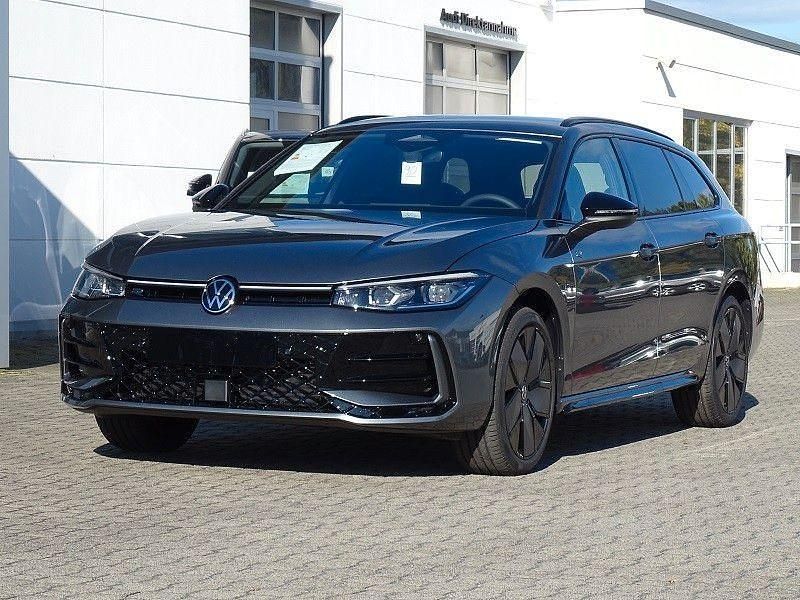 Grau Neu 2025 VW Passat Style Kombi | 57.405 € (Teuer) - Bild 1/4