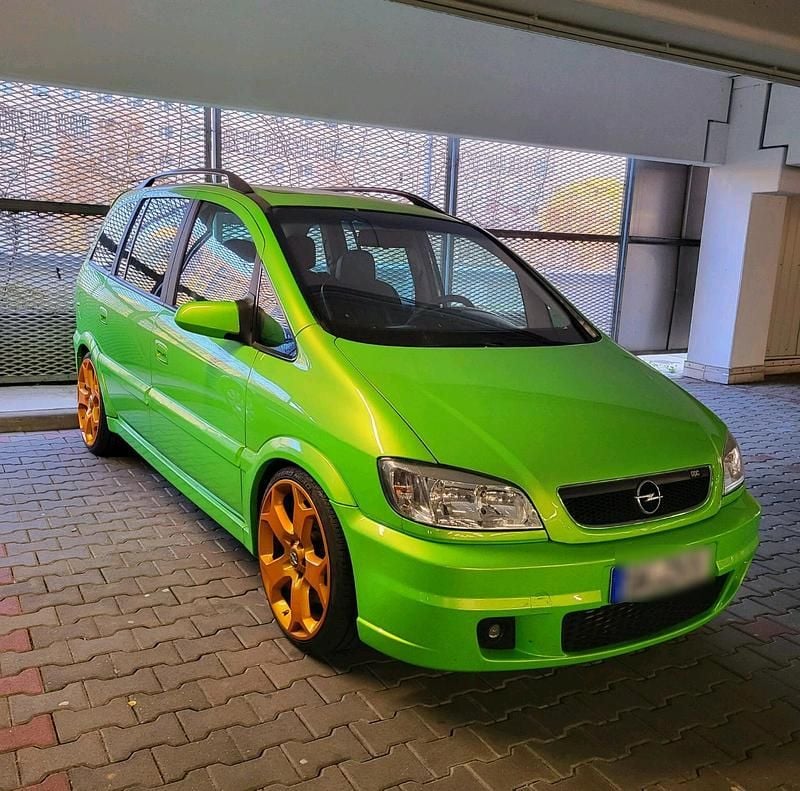 Grün Gebraucht 2002 Opel Zafira OPC Van / Kleinbus | 8.599 € - Bild 1/4