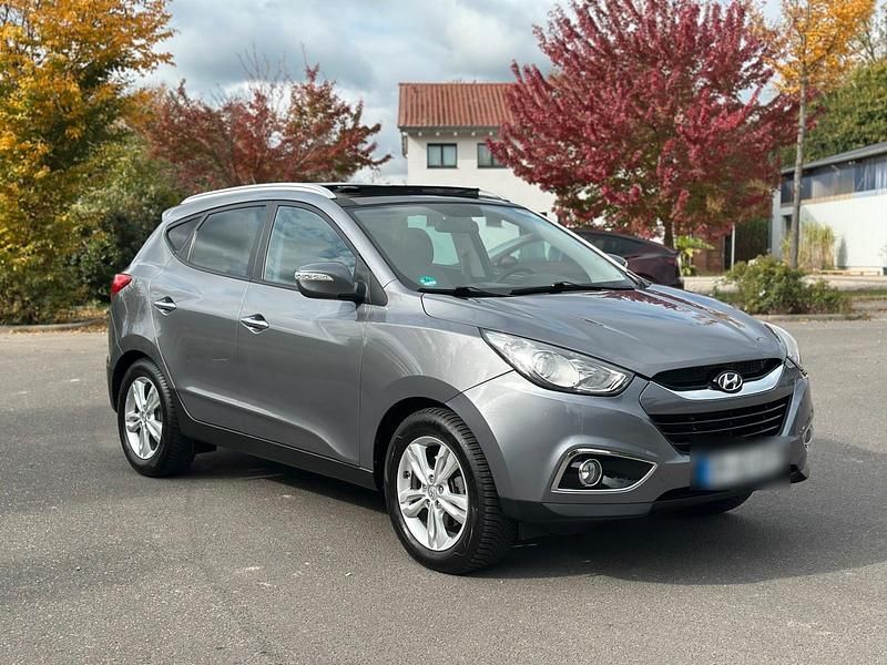 Grau Gebraucht 2012 Hyundai ix35 Premium SUV | 11.990 € (Etwas zu teuer) - Bild 1/4