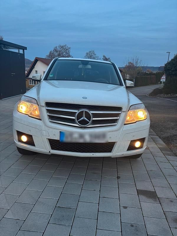 Weiß Gebraucht 2011 Mercedes GLK220 SUV | 8.500 € (Guter Preis) - Bild 1/4