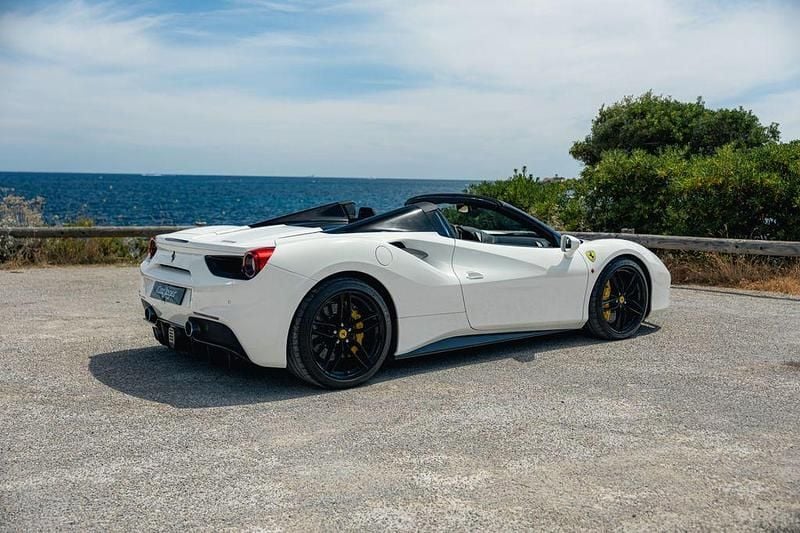 Gebraucht Ferrari 488 669 PS (492 kW) 2016 Weiß Cabrio