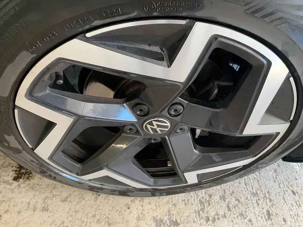 Gebraucht VW Passat R-line 150 PS (110 kW) 2025 Grenadillschwarz metallic Kombi