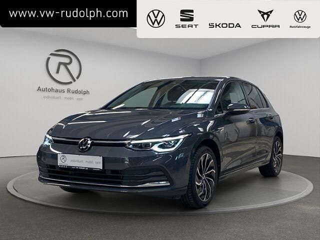 Grau Gebraucht 2022 VW Golf VIII Style Kleinwagen | 23.948 € (Fairer Preis) - Bild 1/2