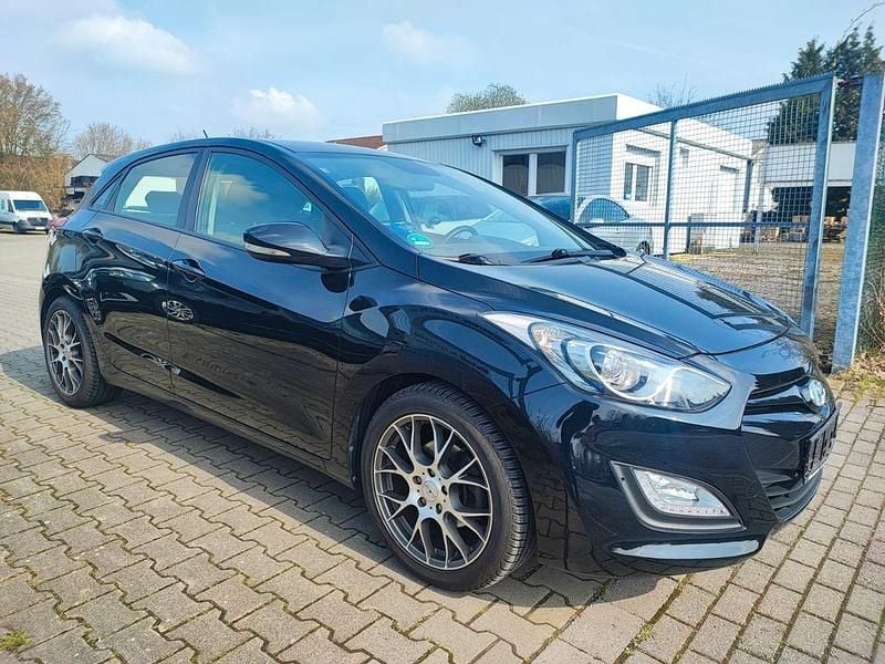 Gebraucht Hyundai i30 Trend 135 PS (99 kW) 2012 Schwarz Limousine