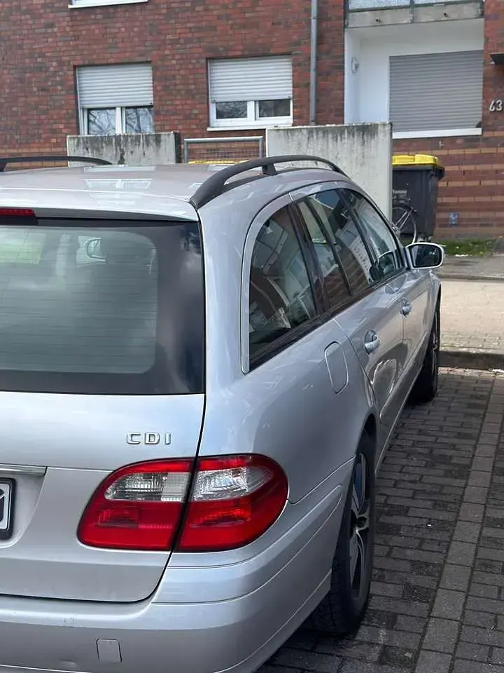 Gebraucht Mercedes E220 Classic 150 PS (110 kW) 2003 Kombi
