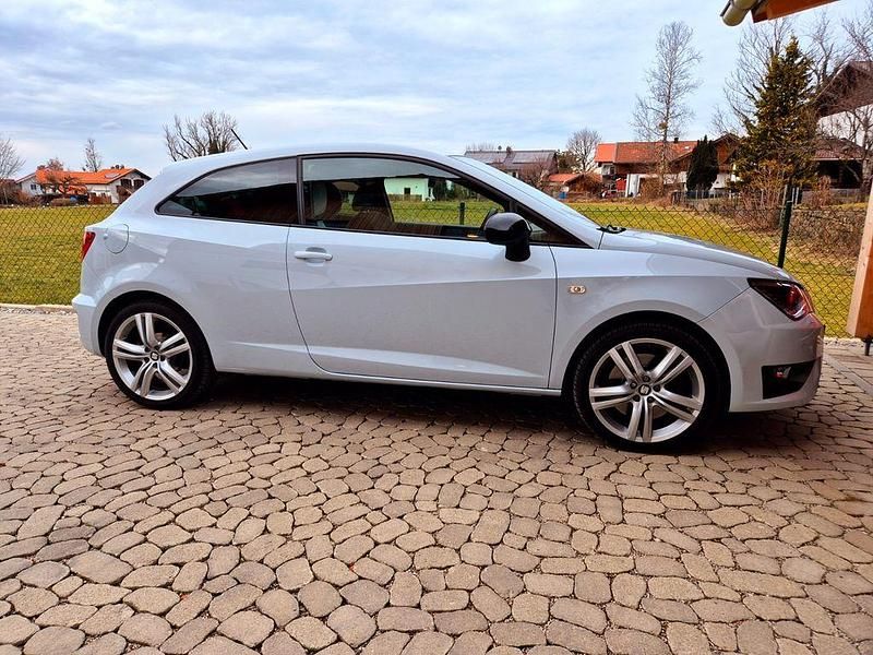 Grau Gebraucht 2016 Cupra Ibiza Kleinwagen | 11.300 € (Guter Preis) - Bild 1/4