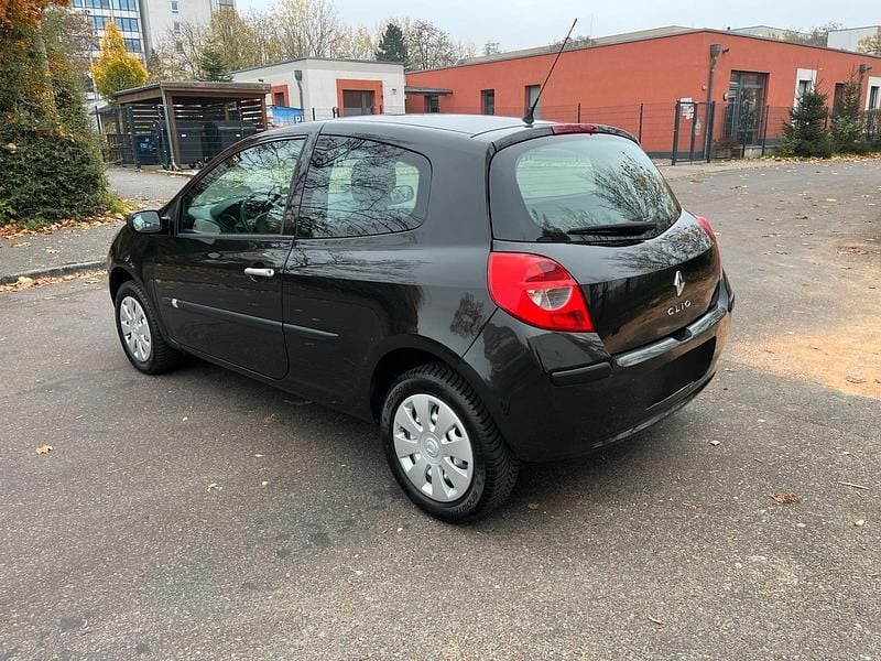 Gebraucht Renault Clio II 75 PS (55 kW) 2008 Schwarz Kleinwagen
