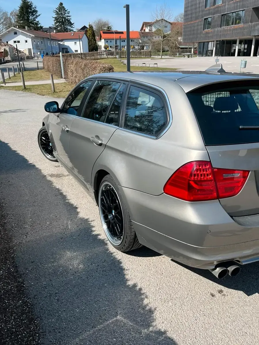 Gebraucht BMW 325 218 PS (160 kW) 2009 Beige Kombi