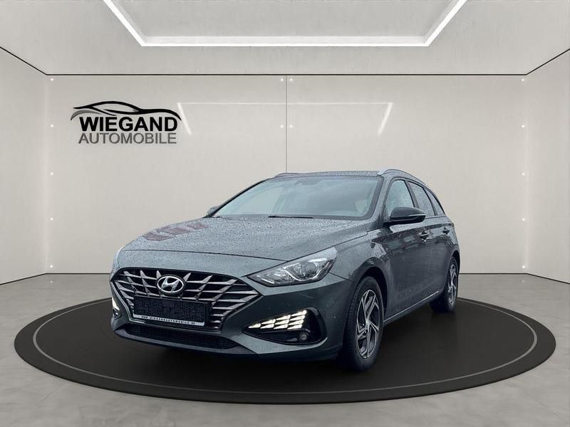 Grau Gebraucht 2021 Hyundai i30 Edition 30 Kombi | 16.490 € (Etwas zu teuer) - Bild 1/4