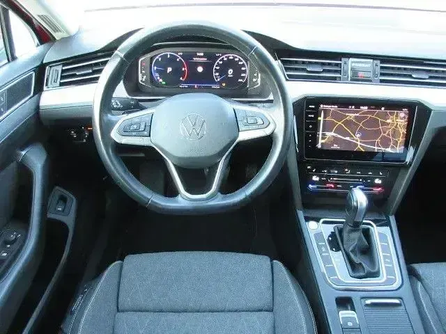 Gebraucht VW Passat Business 122 PS (89 kW) 2023 Rot Kombi