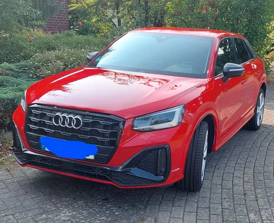 Gebraucht Audi Q2 S-Line 150 PS (110 kW) 2023 Rot SUV
