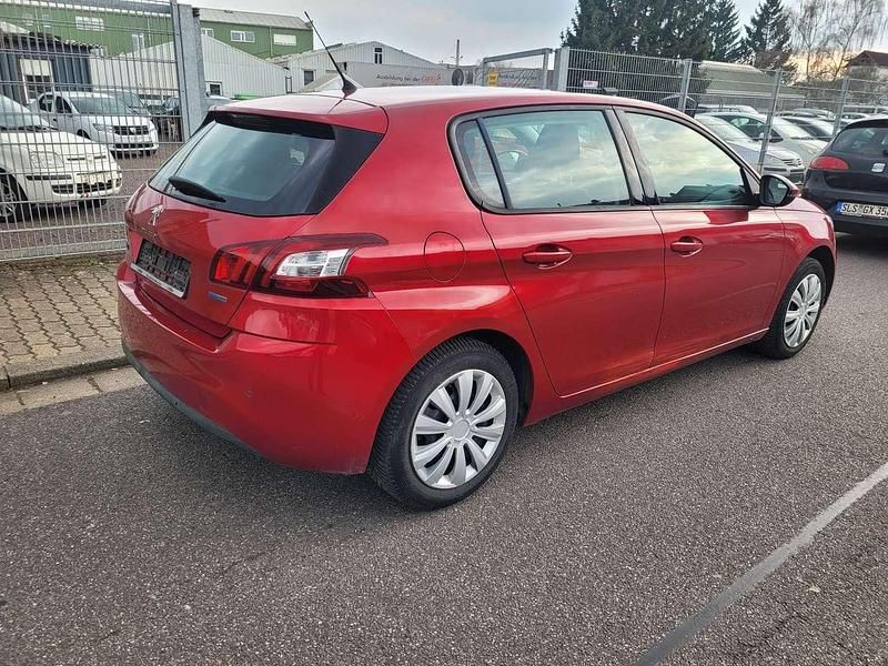 Gebraucht Peugeot 308 131 PS (96 kW) 2016 Rot Limousine