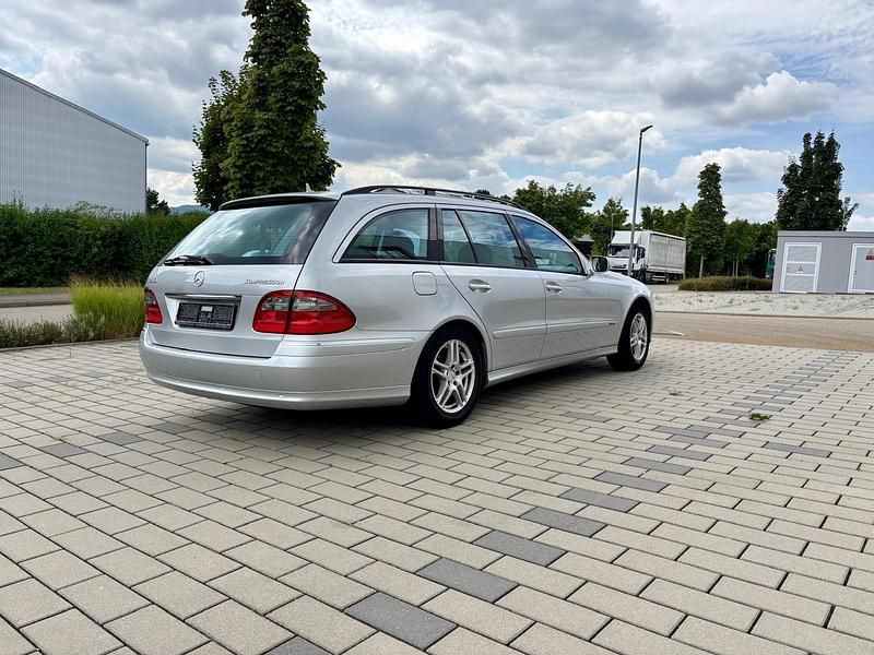 Gebraucht Mercedes E200 Classic 184 PS (135 kW) 2007 Grau Kombi