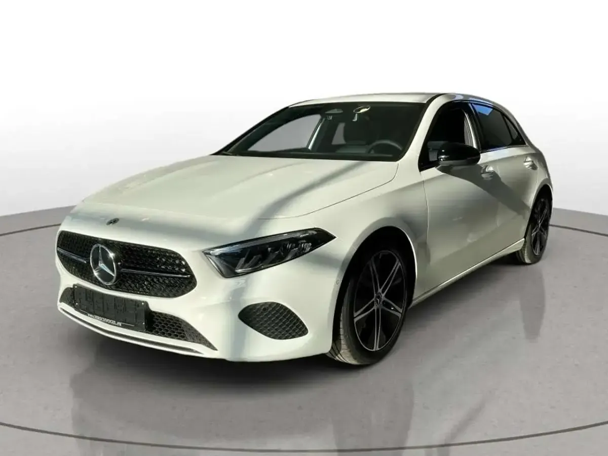 Gebraucht Mercedes A180 Progressive 136 PS (100 kW) 2026 Unilack nachtschwarz Limousine