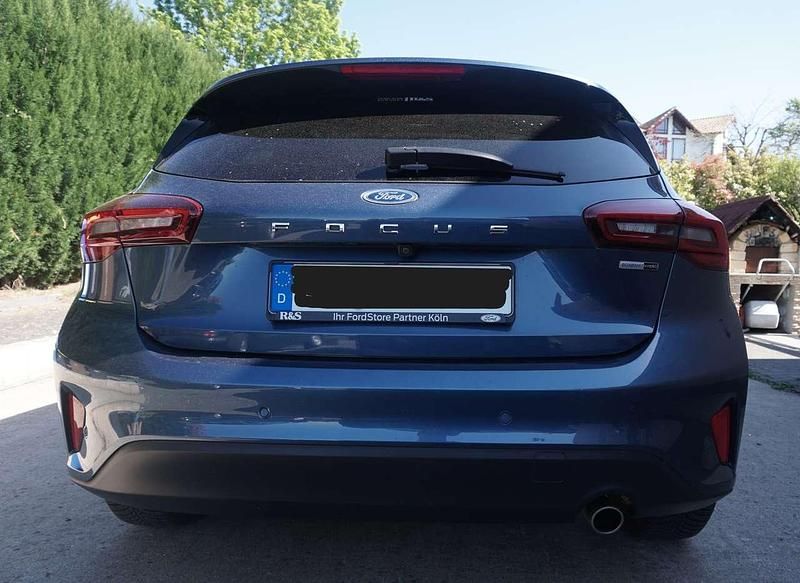 Używany Ford Focus Titanium 125 KM (91 kW) 2023 Niebieski Sedan/Limuzyna