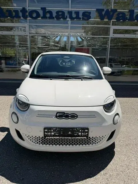 Gebraucht Fiat 500e Basis 86 kW (118 PS) 2024 Weiß Limousine