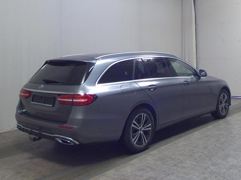 Gebraucht Mercedes E220 Avantgarde 200 PS (147 kW) 2023 Grau Kombi