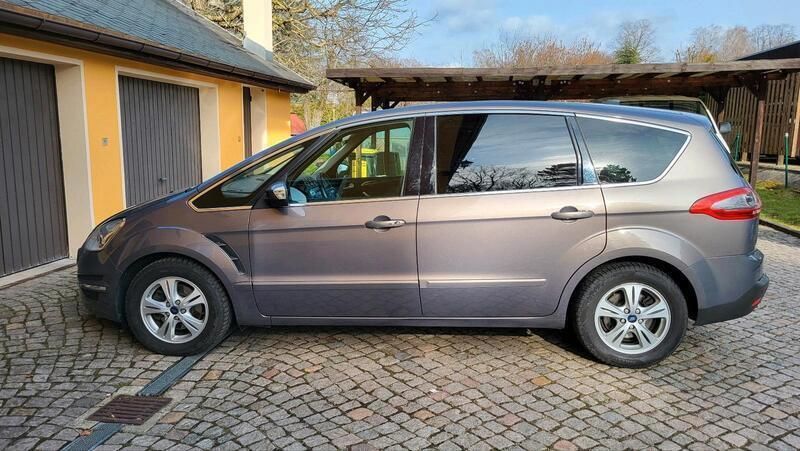 Braun Gebraucht 2013 Ford S-MAX S Van / Kleinbus | 12.950 € (Teuer) - Bild 1/4