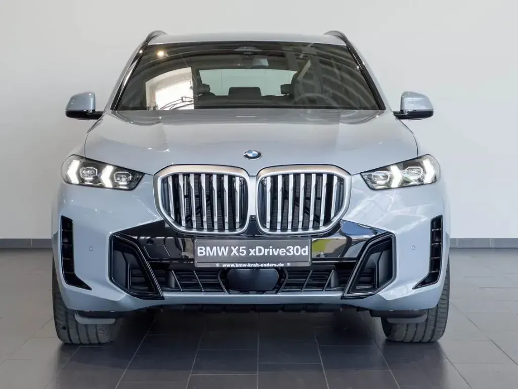 Neu BMW X5 M Sport 298 PS (219 kW) 2026 Grau SUV