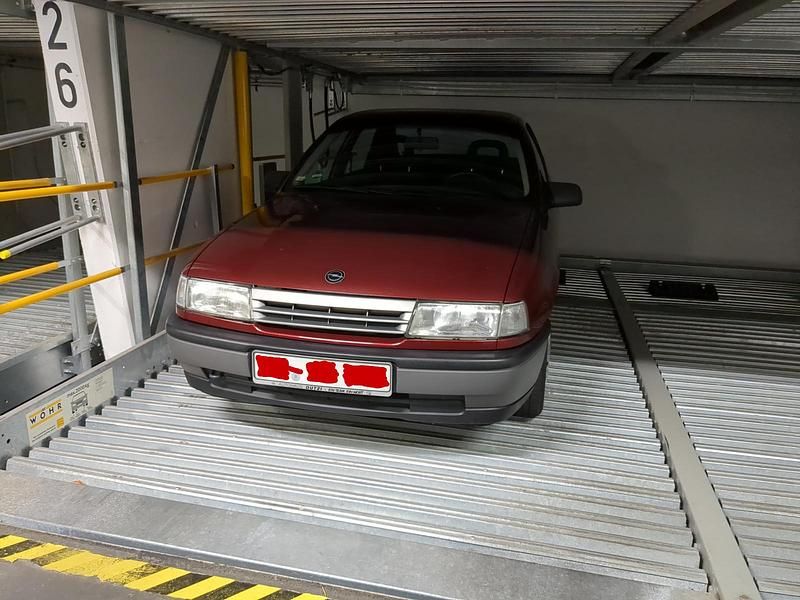 Gebraucht 1992 Opel Vectra Limousine | 3.650 € - Bild 1/4