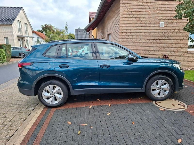 Gebraucht VW Tiguan 131 PS (96 kW) 2025 Blau SUV