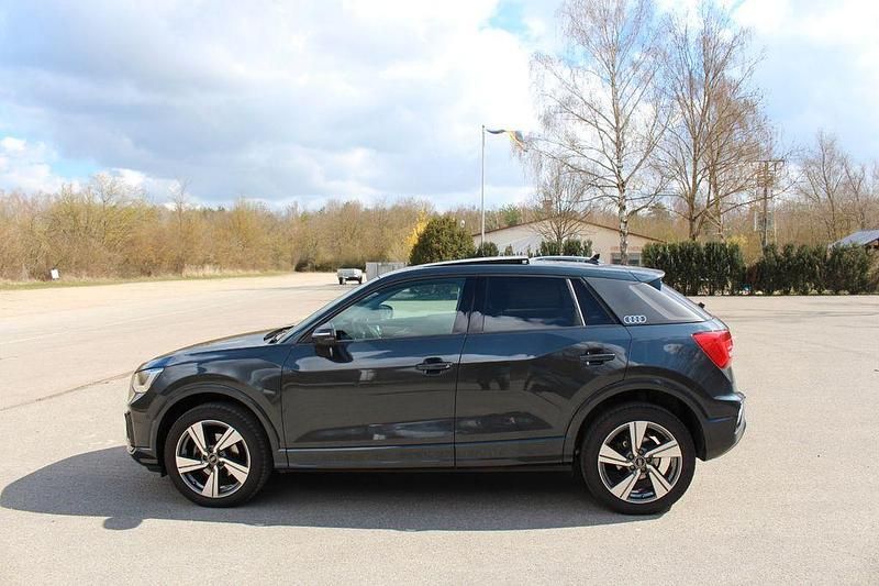 Gebraucht Audi Q2 Sport 150 PS (110 kW) 2022 Grau SUV