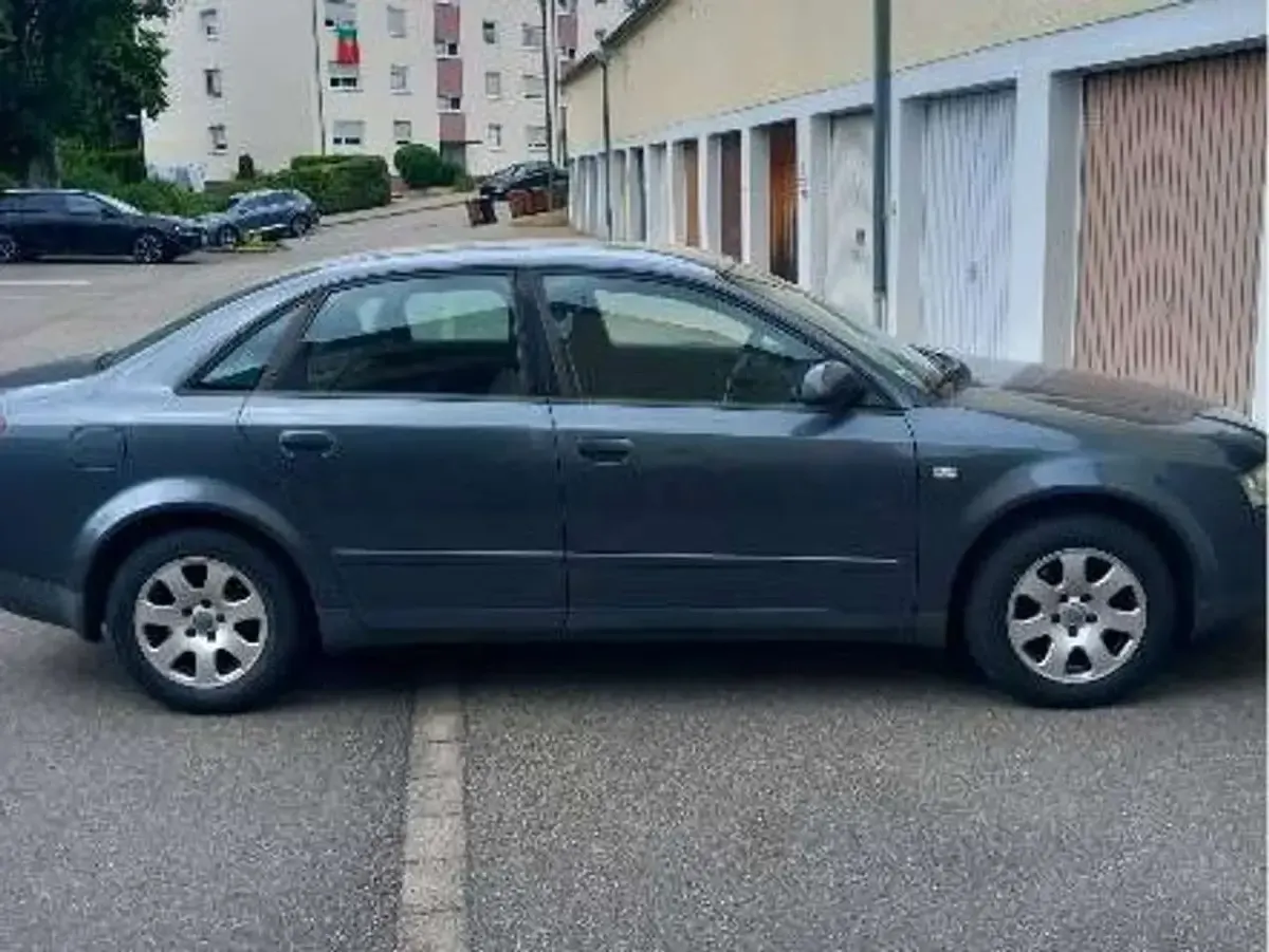 Gebraucht Audi A4 131 PS (96 kW) 2002 Grau Limousine